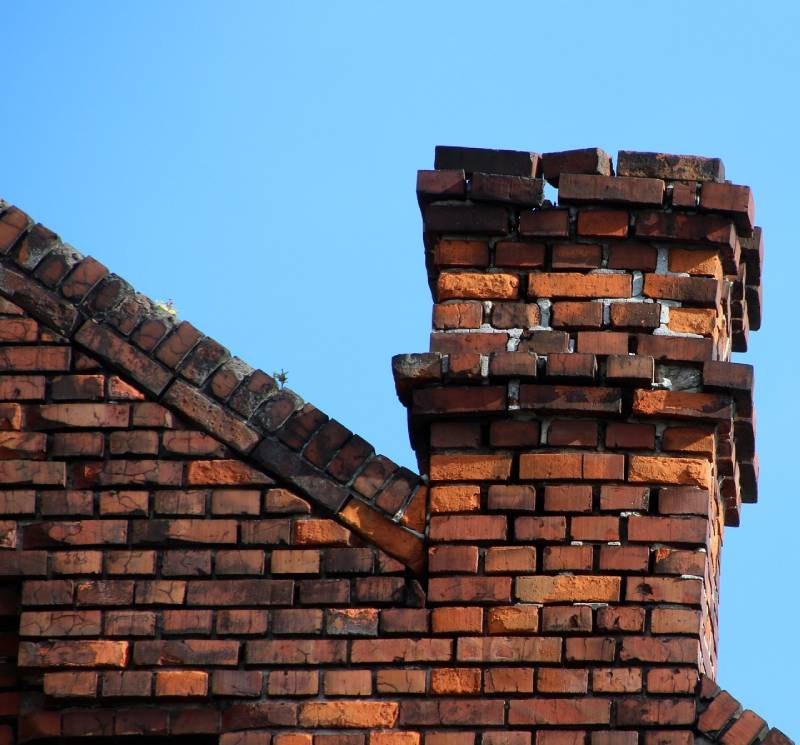 Signs Your Evanston Home Needs a Chimney Inspection Damaged chimney on an Evanston home showing cracks and missing mortar